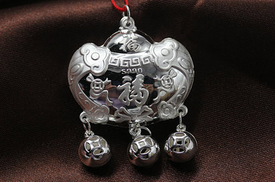 990纯银长命锁 优质银饰品批发之选